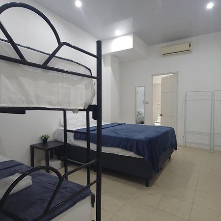 Surfo House Hotel & Hostel Тамариндо Экстерьер фото