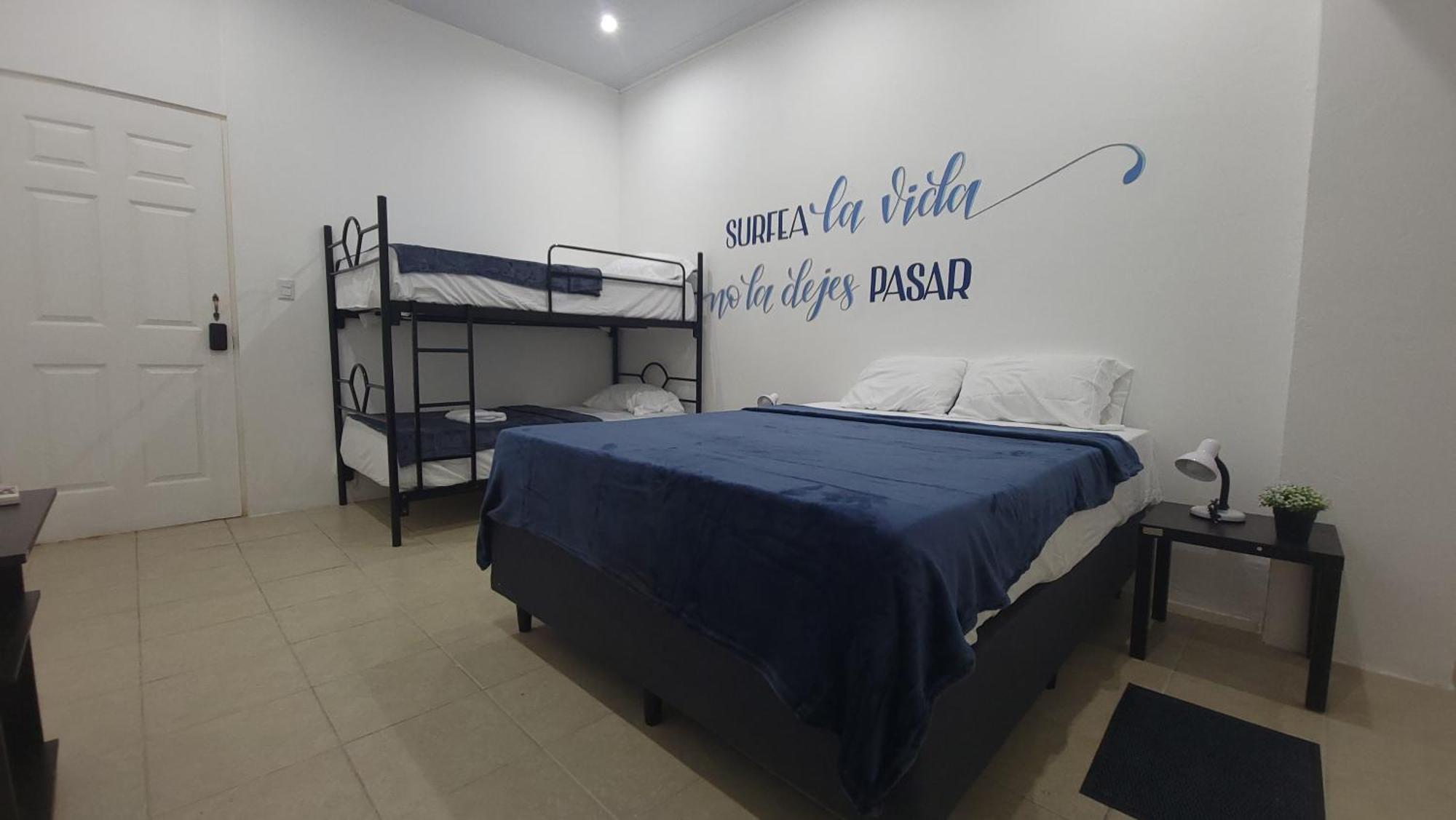 Surfo House Hotel & Hostel Тамариндо Экстерьер фото