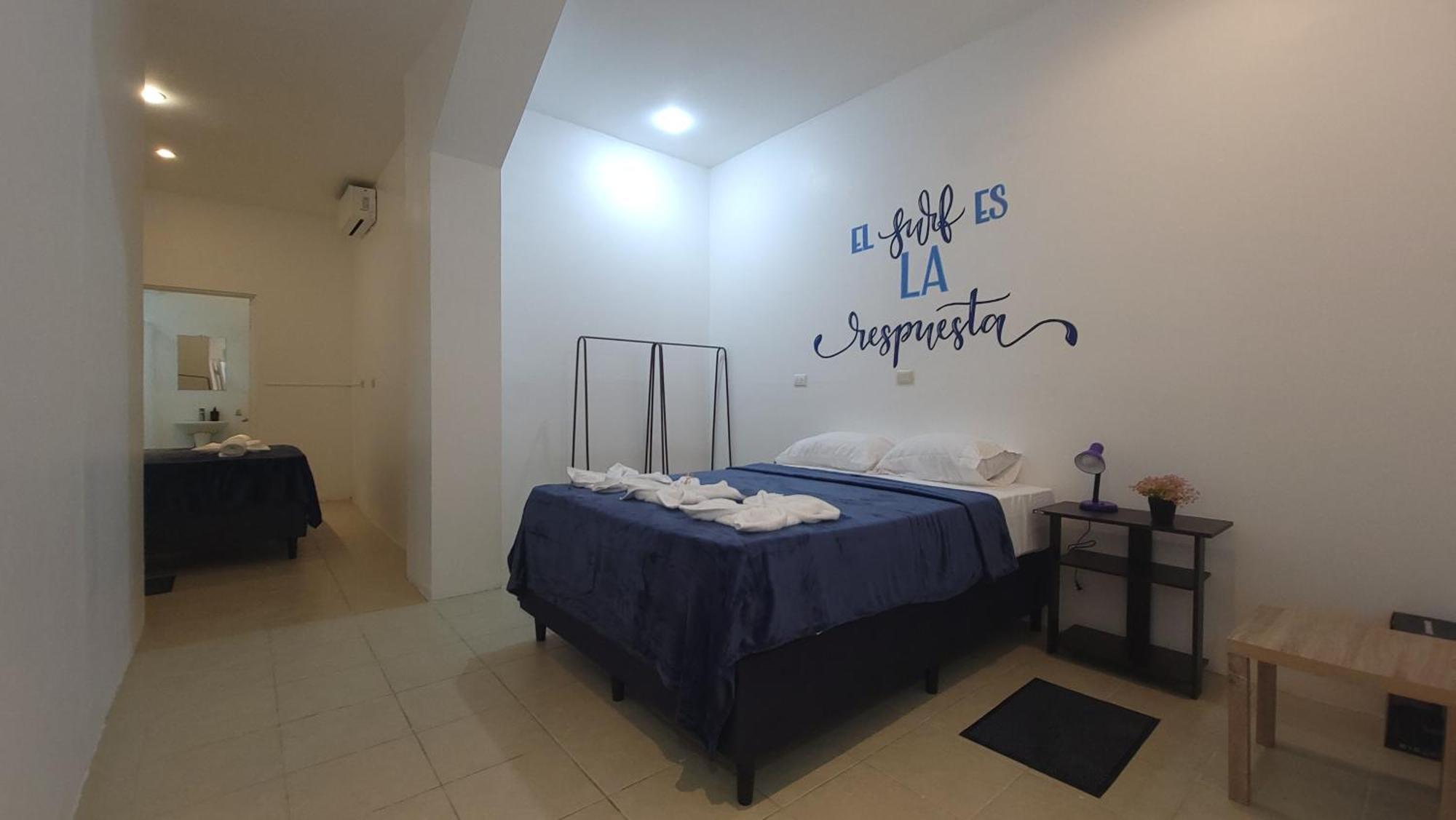 Surfo House Hotel & Hostel Тамариндо Экстерьер фото