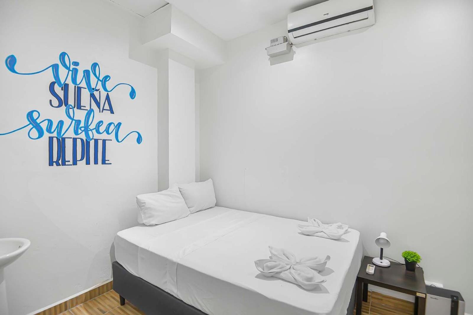 Surfo House Hotel & Hostel Тамариндо Экстерьер фото